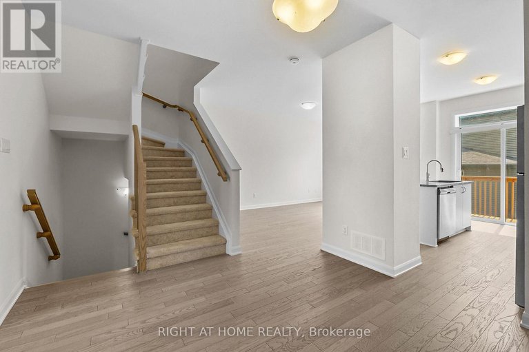 28565193/958-athenry-court/half-moon-bay/ottawa/ontario/K2J7E1_11
