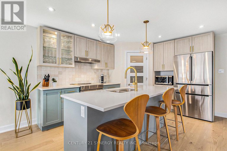 28491813/612-geneva-crescent/embrun/russell/ontario/K0A1W0_9