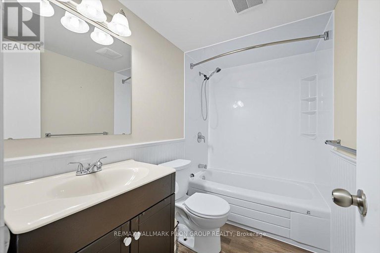 28840953/1577-prestwick-drive/bilberry-creekqueenswood-heights/ottawa/ontario/K1E2E6_14