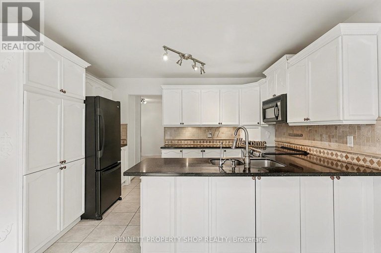 29159460/18-shetland-way/bridlewood/ottawa/ontario/K2M1R9_7