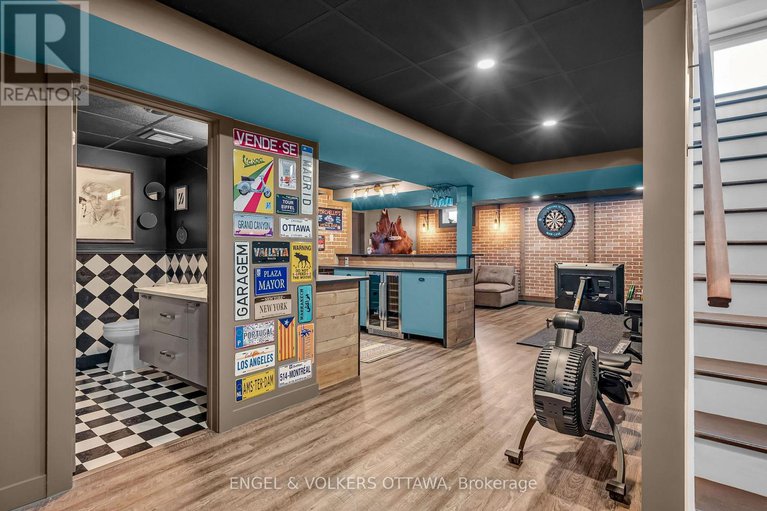 28458762/8-roselawn-court/craig-henrywoodvale/ottawa/ontario/K2G4J2_37