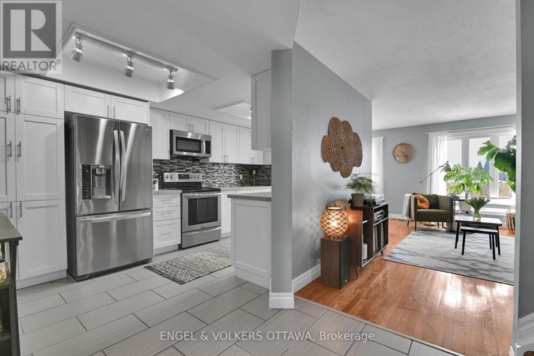 29449585/66-hummingbird-crescent/cedargrovefraserdale/ottawa/ontario/K2J3A3_14