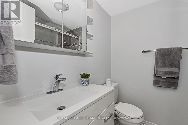 28918766/1095-ambleside-drive/woodroffe/ottawa/ontario/K2B8E2_23