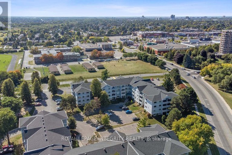 28876119/206-212-viewmount-drive/borden-farmstewart-farmcarleton-heightsparkwood-hills/ottawa/ontario/K2E7X2_2