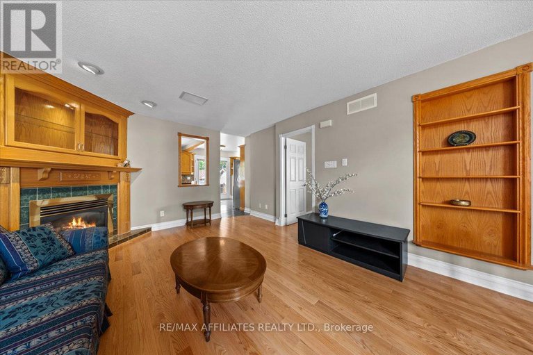 28623558/1694-toulouse-crescent/orleanssunridge/ottawa/ontario/K1C6K3_7