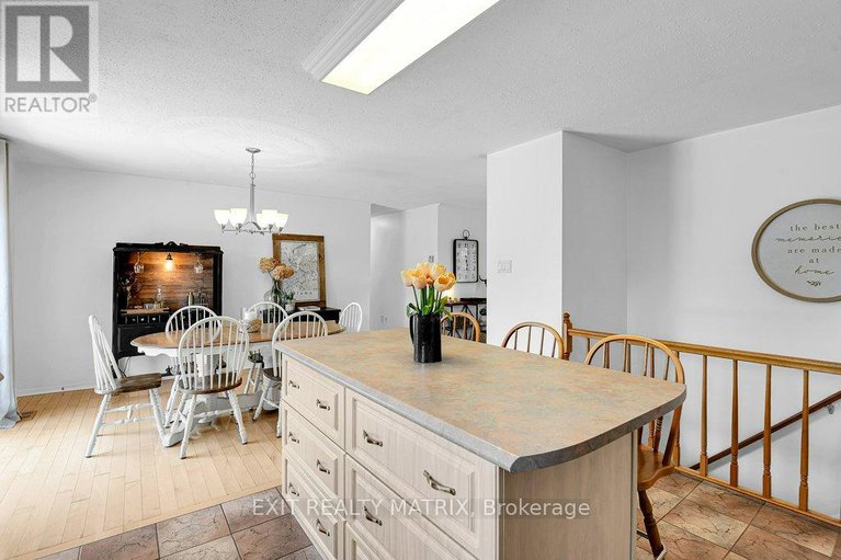 28544595/4705-mcneely-road/sarsfieldbearbrook/ottawa/ontario/K4B1J1_13