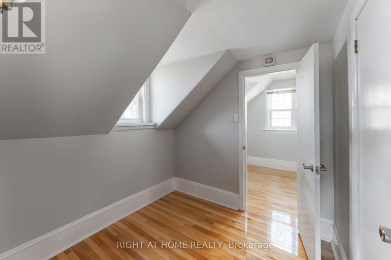 28483202/183-augusta-street/sandy-hill/ottawa/ontario/K1N8B9_17