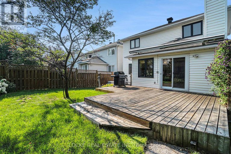 28613280/694-morewood-crescent/fallingbrookpineridge/ottawa/ontario/K4A2P7_31