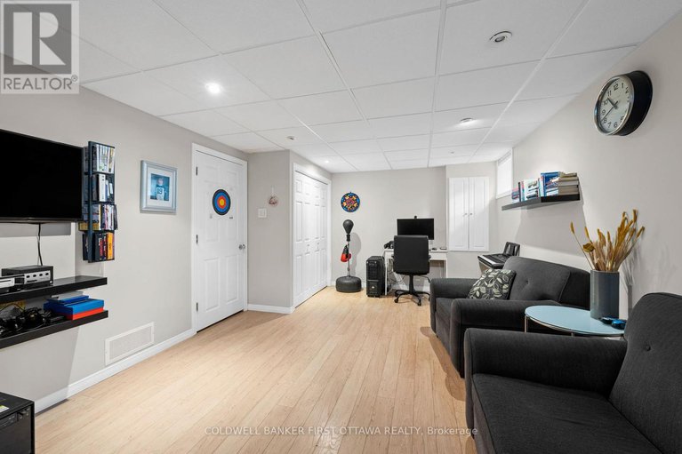 28819610/12-550-straby-avenue/overbrookcastle-heights/ottawa/ontario/K1K1H1_27