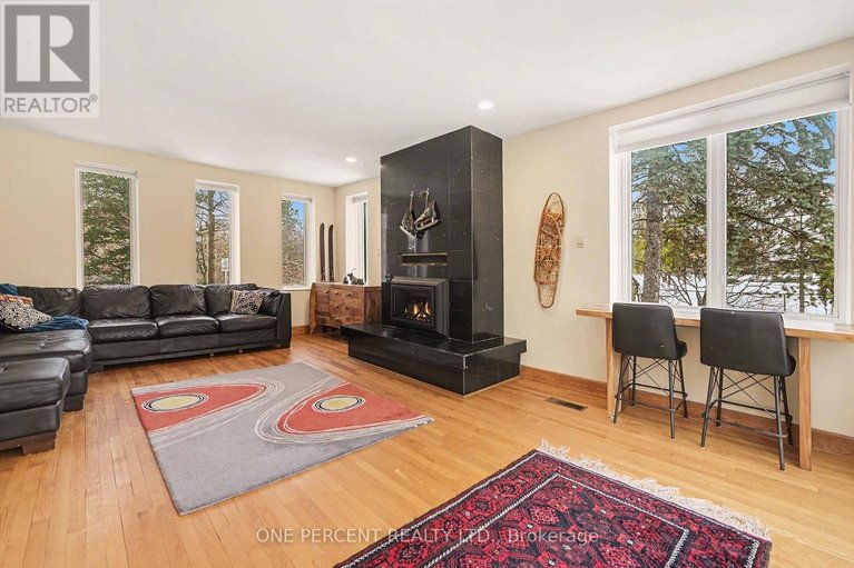 29455179/60-pontiac-street/ottawa-westtunneys-pasture/ottawa/ontario/K1Y2K1_7