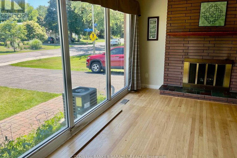28588729/18-stinson-avenue/lynwood-village/ottawa/ontario/K2H6N1_3