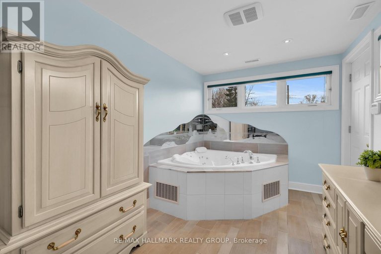 29461993/162-loretta-avenue-n/hintonburg/ottawa/ontario/K1Y2J8_17