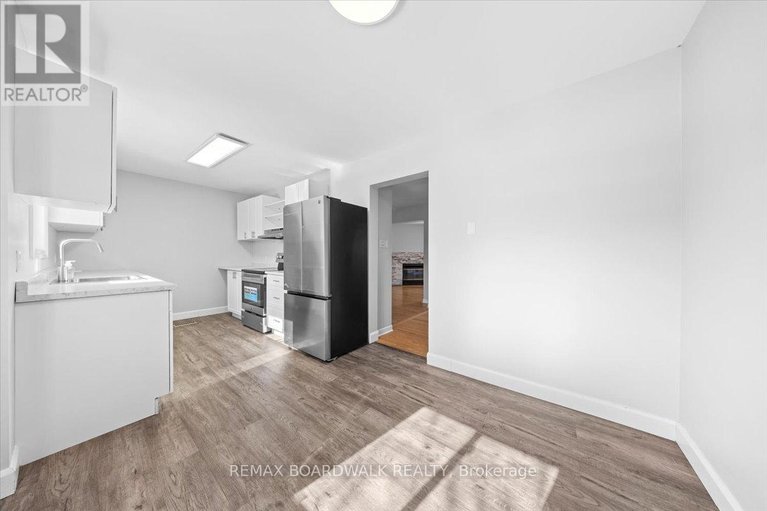 29445162/1513-thurlow-street/fallingbrookridgemount/ottawa/ontario/K4A2K9_34