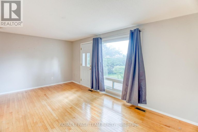 28595123/1094-grenoble-crescent/orleans-wood/ottawa/ontario/K1C2C6_9