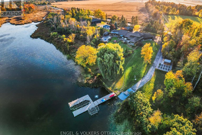 28961794/6351-rideau-valley-drive-n/manotick-south-to-roger-stevens/ottawa/ontario/K4M1B3_3