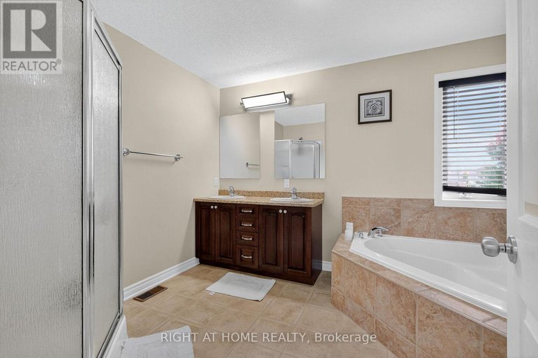 28972489/380-quartz-avenue-n/town-of-rockland/clarence-rockland/ontario/K4K0C7_24