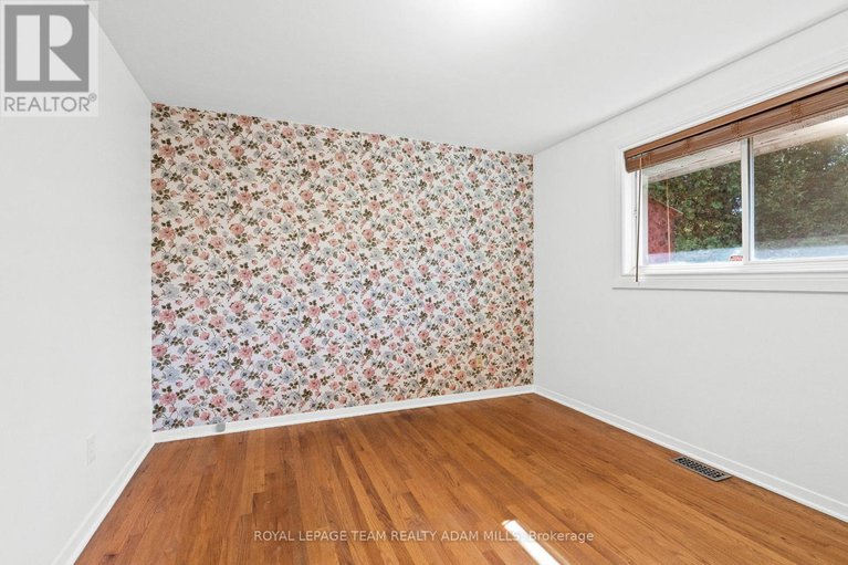 28867899/3-domus-crescent/lynwood-village/ottawa/ontario/K2H6A3_18