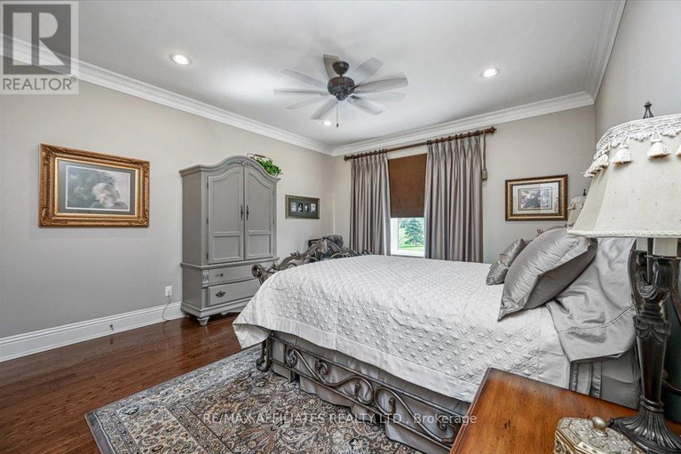 28568193/1530-creagan-court/cumberland-estates/ottawa/ontario/K4C0A5_32