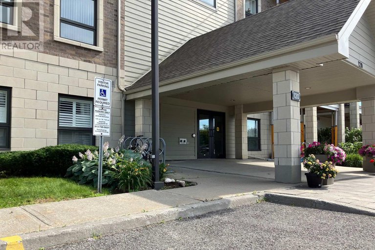 28647618/116-120-prestige-circle/chatelaine-village/ottawa/ontario/K4A1B4_2