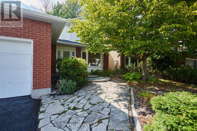 29066042/3804-autumnwood-street/emerald-woodssawmill-creek/ottawa/ontario/K1T2G8_2