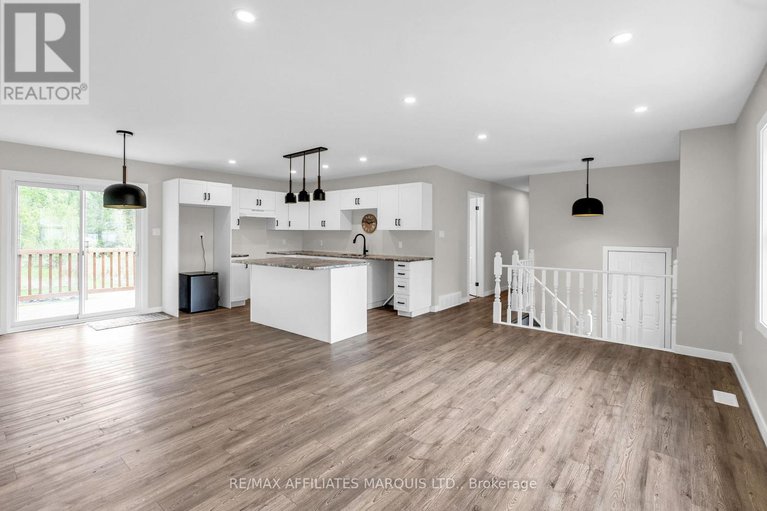 28797294/18222-patrick-street/south-glengarry-charlottenburgh-twp/south-glengarry/ontario/K0C2J0_9