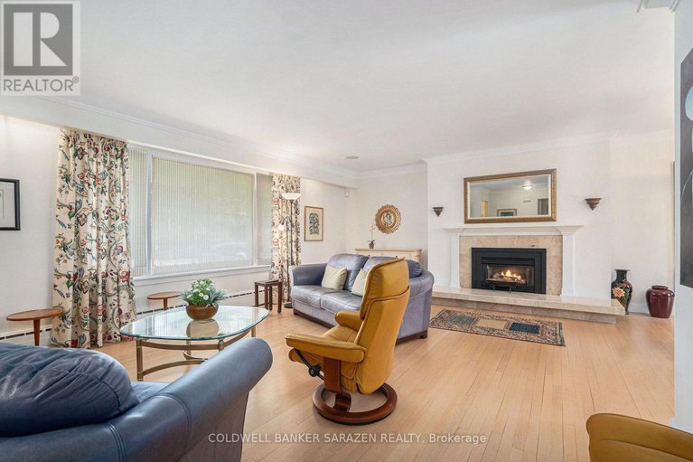 28506946/2009-killarney-drive/mckellar-heightsglabar-park/ottawa/ontario/K2A1P9_8