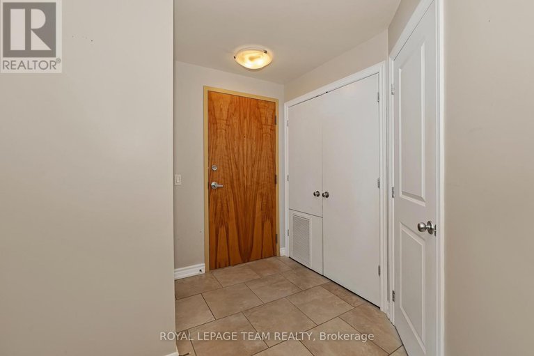 29030481/206-14-norice-street/meadowlandscrestview/ottawa/ontario/K2G2X4_5