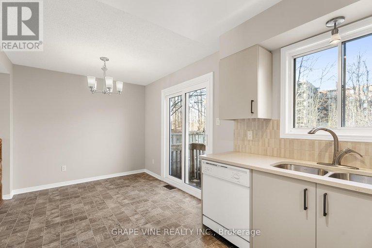 28039970/430-lawler-crescent/chatelaine-village/ottawa/ontario/K4A3Y3_18
