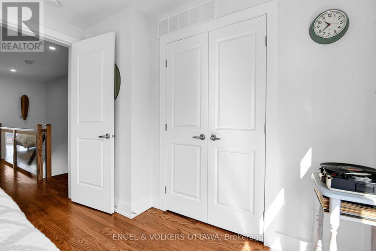 28835279/353e-booth-street/west-centre-town/ottawa/ontario/K1R7K1_30