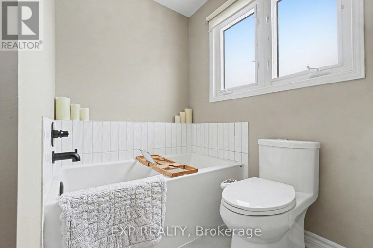 29399476/710-princess-louise-drive/fallingbrookridgemount/ottawa/ontario/K4A3G9_23