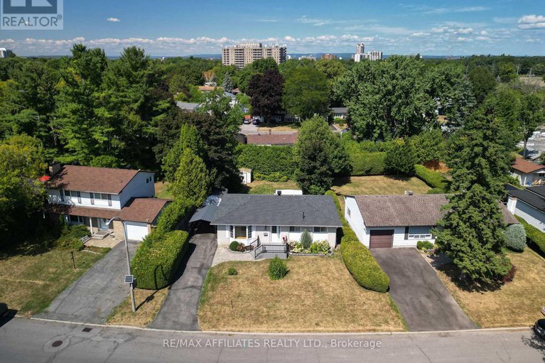 28933118/17-canfield-road/sheahan-estatestrend-village/ottawa/ontario/K2H5S7_34