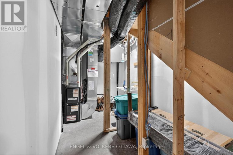 29646069/1764-crux-road/mer-bleuebradley-estatesanderson-park/ottawa/ontario/K1W0W7_41