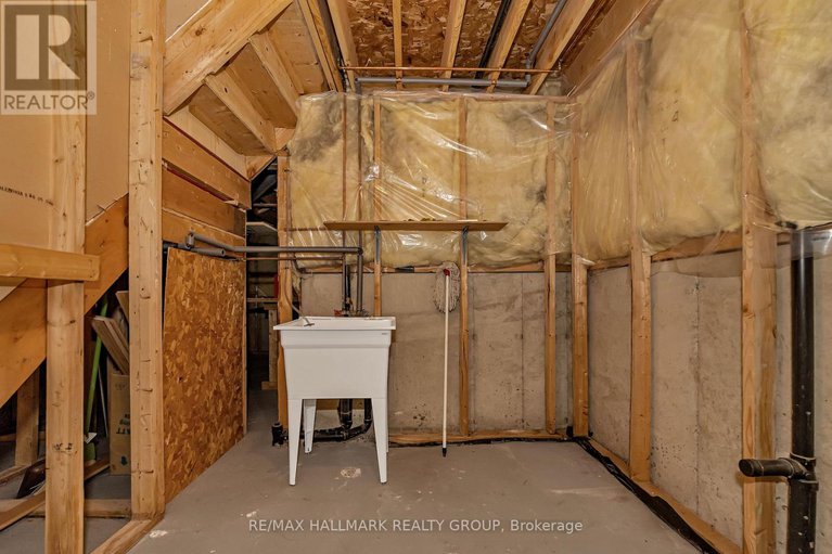 29212913/1835-windflower-way/chapel-hill/ottawa/ontario/K1C5Z8_28