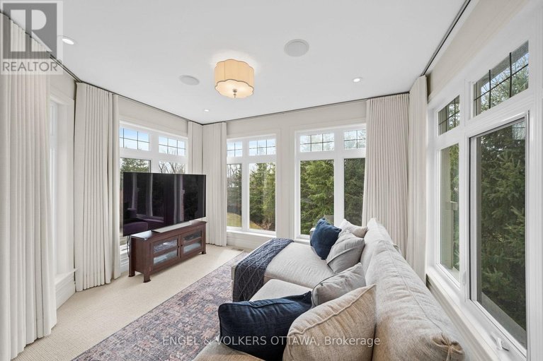 29591941/5796-longhearth-way/manotick-east-to-manotick-station/ottawa/ontario/K4M1M1_29