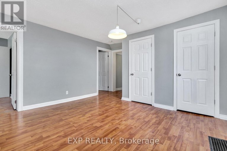 28899221/566-kirkwood-avenue/westborohampton-park/ottawa/ontario/K1Z5X4_4