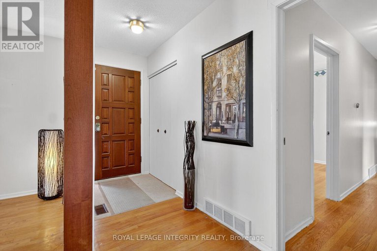29006846/2106-dunelm-street/elmvale-acresurbandale/ottawa/ontario/K1G2S3_6