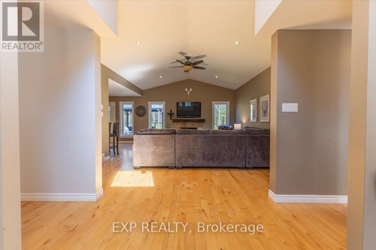 28879603/6719-deer-run-place/rideau-twp-s-of-reg-rd-6-w-of-mccordick-rd/ottawa/ontario/K0A2T0_5