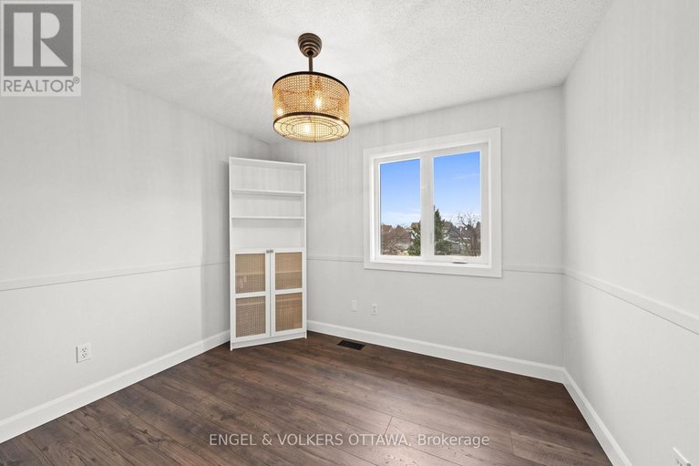 29593963/129-corvinelli-crescent/village-of-russell/russell/ontario/K4R1G4_30