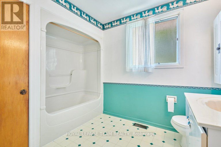 28515149/16-keewatin-crescent/borden-farmstewart-farmcarleton-heightsparkwood-hills/ottawa/ontario/K2E6Z1_26