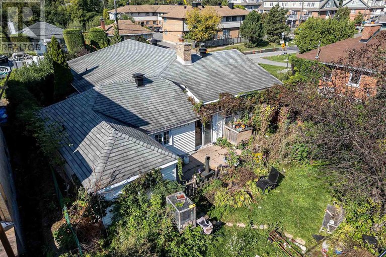 28243621/467-edgeworth-avenue/woodroffe/ottawa/ontario/K2B5L2_30