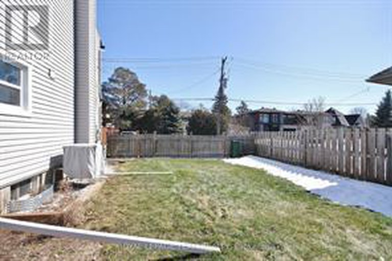 28591495/1107-normandy-crescent/borden-farmstewart-farmcarleton-heightsparkwood-hills/ottawa/ontario/K2E5A3_38