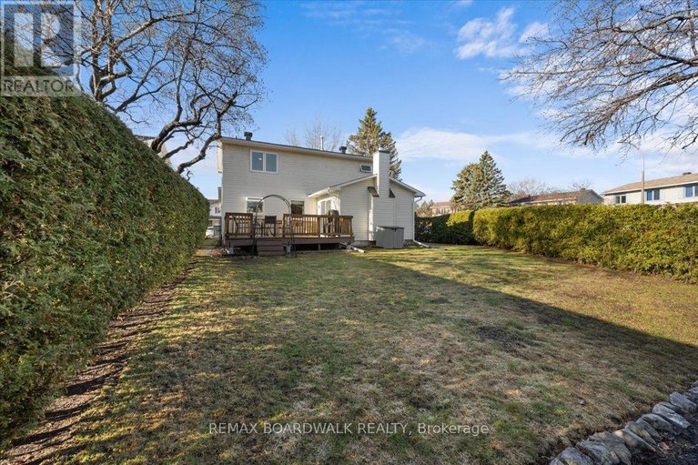 29633977/6241-st-albans-court/convent-glen-north/ottawa/ontario/K1C3C5_35