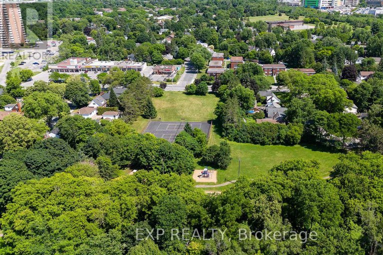 28543964/1552-caledon-street/riverview-park/ottawa/ontario/K1G0H9_43