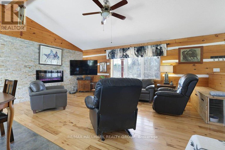 28208753/206-old-pakenham-road/fitzroy/ottawa/ontario/K0A1X0_10