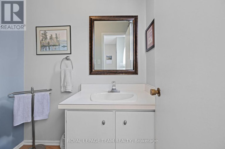 28900932/2486-regina-street/lincoln-heights/ottawa/ontario/K2B6X5_22