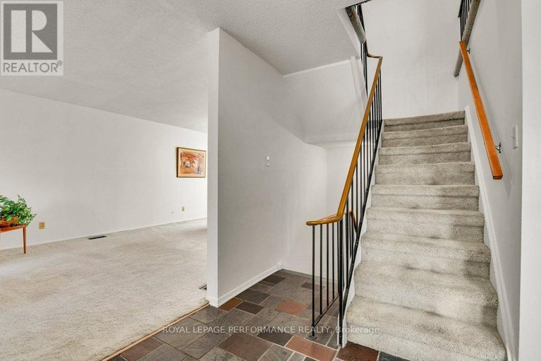 29678423/2218-aster-street/urbandale-acres/ottawa/ontario/K1H6R6_6
