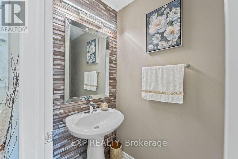 28971340/4085-kelly-farm-drive/blossom-parkkemp-parkfindlay-creek/ottawa/ontario/K1T4J3_4