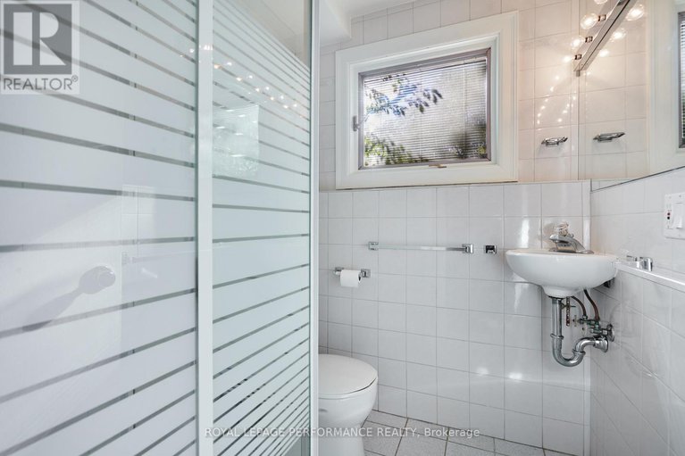 29023236/1394-wesmar-drive/alta-vista/ottawa/ontario/K1H7T5_17