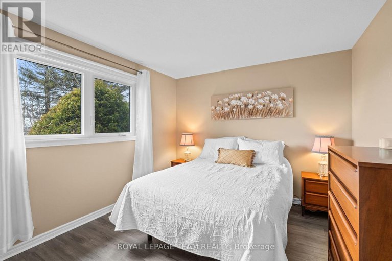 28656808/6481-rideau-valley-drive-n/manotick-south-to-roger-stevens/ottawa/ontario/K4M1B3_16