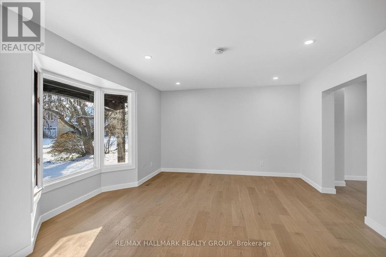 29393826/15-scharf-lane/glencairnhazeldean/ottawa/ontario/K2L2K3_5